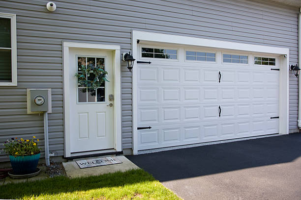24/7 Emergency Garage Door Panel Replacement experts in Brookston, IN